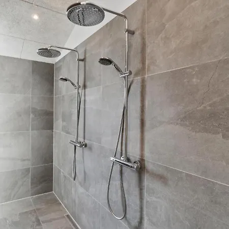 4 Bedroom Awesome In Nyaraló *