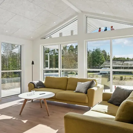 4 Bedroom Awesome In *