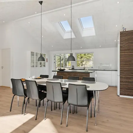 4 Bedroom Awesome In