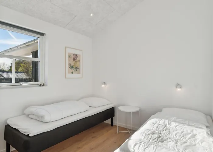 Сasa de vacaciones 4 Bedroom Awesome In Blokhus